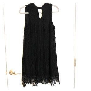 Black lace sleeveless dress